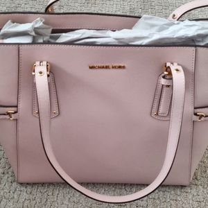 Michael Kors Voyager soft pink tote